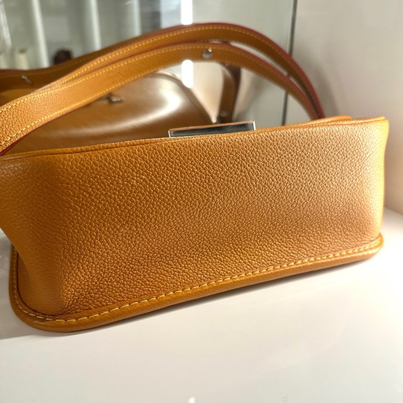 Louis Vuitton Buci Crossbody Epi Leather - Picture 2 of 4